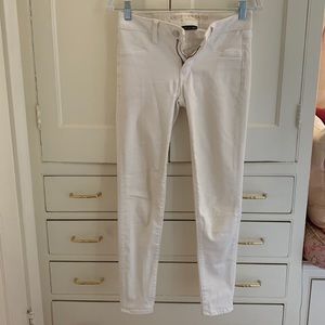 American Eagle white jeans. Jegging fit. Size 4.
